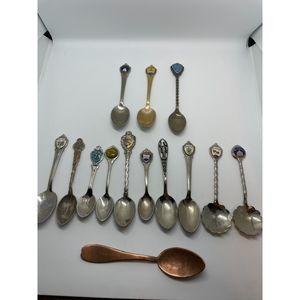 Lot of 14 US Cities and States Collector Spoons